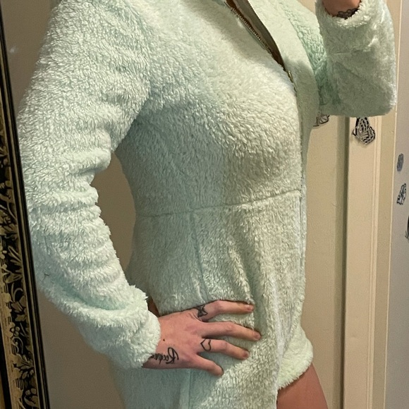 Fleecey Sherpa Ear Hooded Romper - new! ✨😍 - Picture 12 of 14